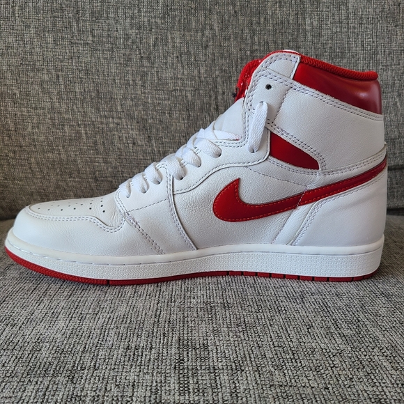 NIKE - Jordan 1 high OG "METALLIC RED" - Picture 5 of 12